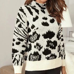 Black and White Printed Collared Sweater in M